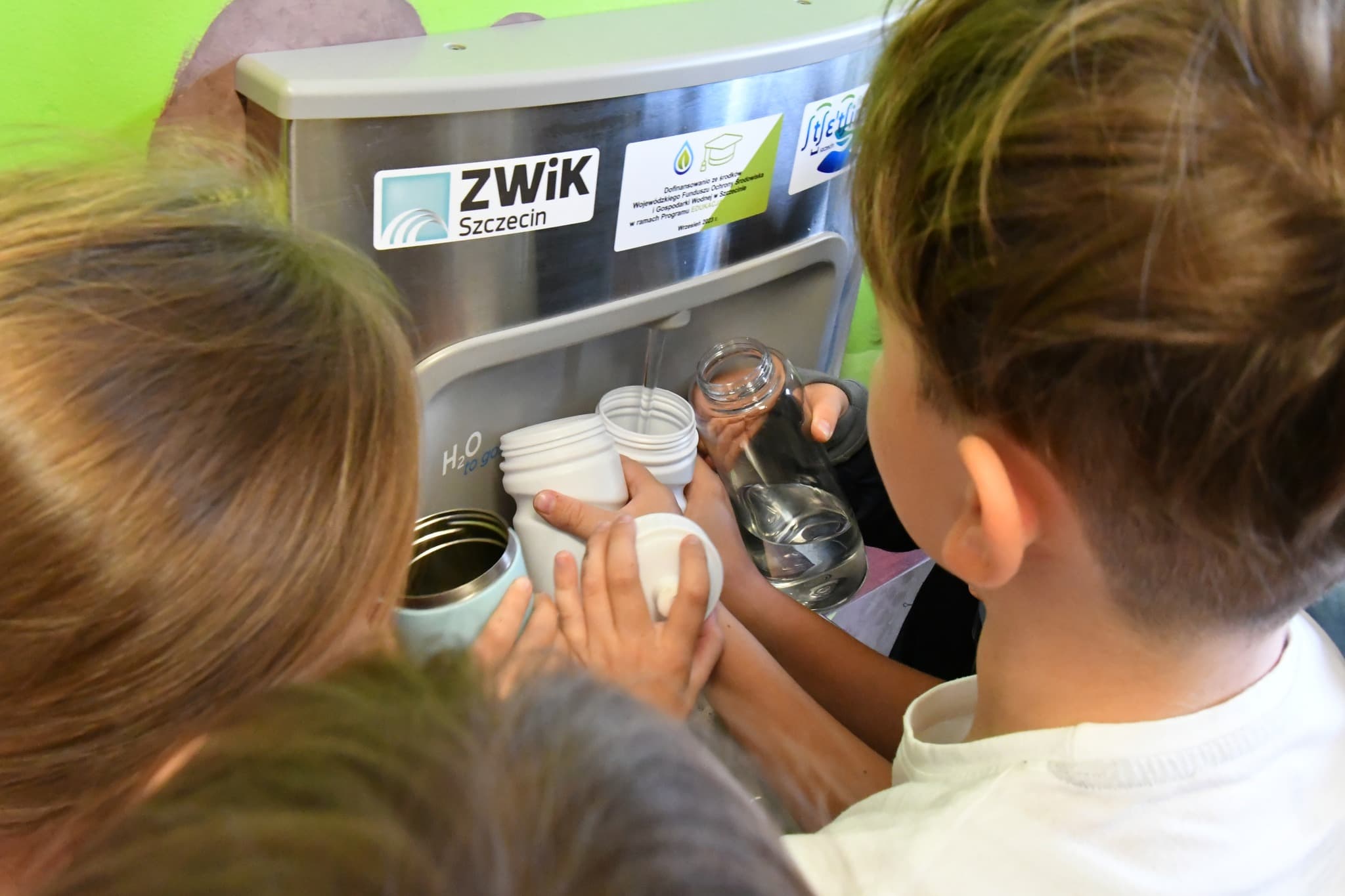 40 nowych poidełek w szczecińskich szkołach