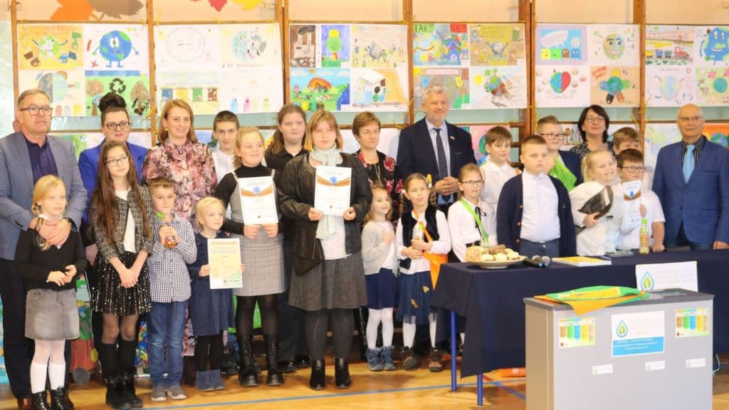 Uczniowie z Będzina myślą globalnie, sprzątają lokalnie