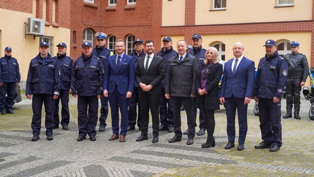 Cztery hybrydy plug-in dla KWP w Szczecinie